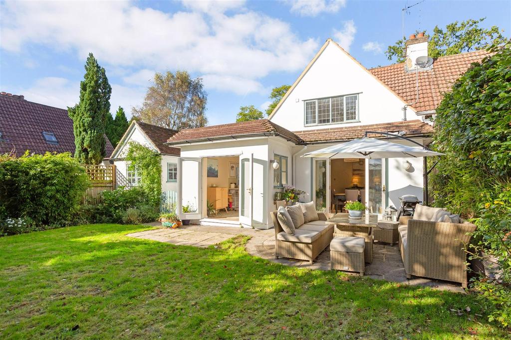 Steels Lane, Oxshott 3 bed semidetached house £875,000