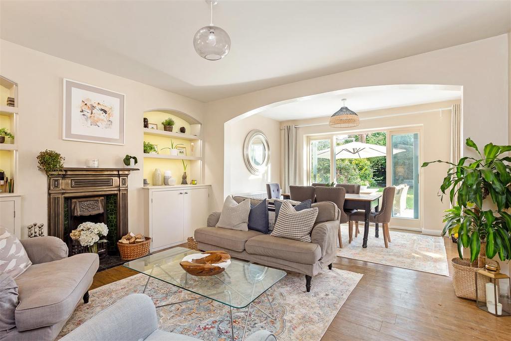 Steels Lane, Oxshott 3 bed semidetached house £875,000