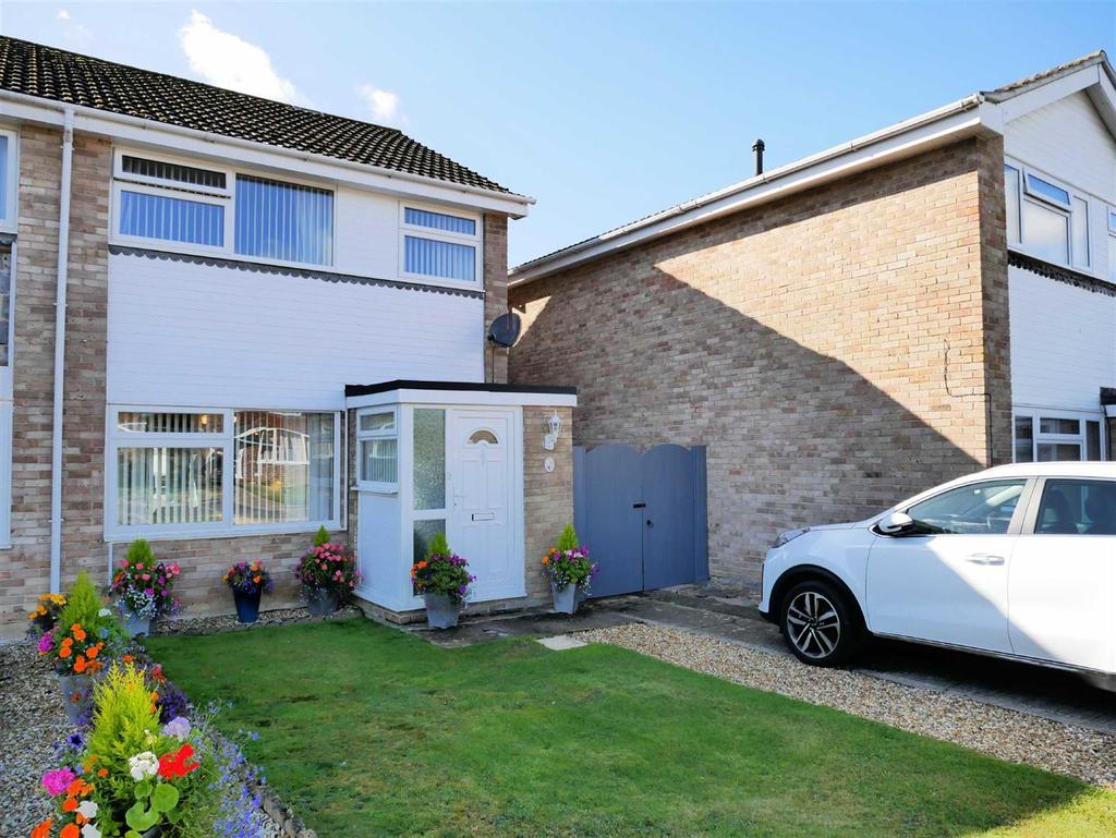 Heron Close, Calne 3 bed semidetached house £275,000