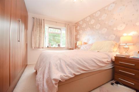 245 Park Avenue, Bushey, WD23 2DR