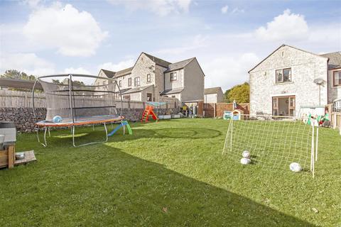 2 Michlow Close, Bradwell, Hope Valley, S33 9GF