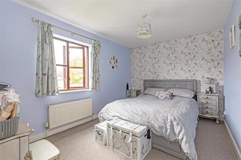 2 Michlow Close, Bradwell, Hope Valley, S33 9GF