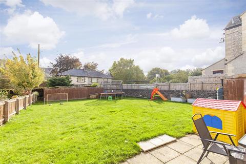 2 Michlow Close, Bradwell, Hope Valley, S33 9GF