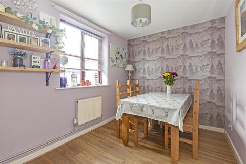 2 Michlow Close, Bradwell, Hope Valley, S33 9GF