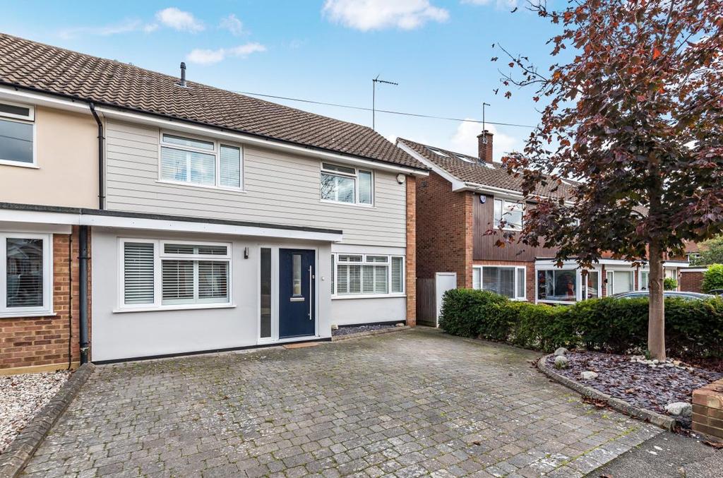 The Paddocks, Ingatestone 3 bed semidetached house £675,000