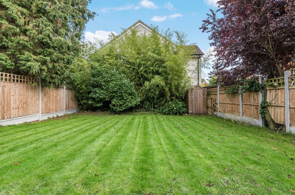 The Paddocks, Ingatestone 3 bed semidetached house £675,000