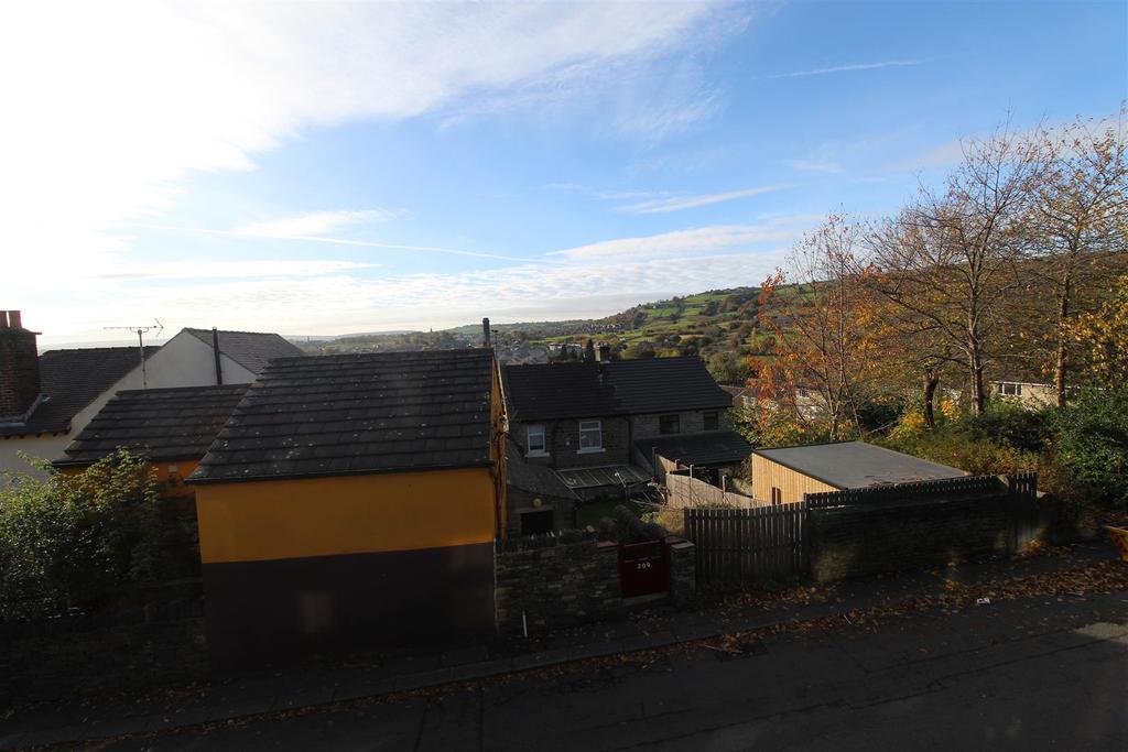 Longwood Gate, Longwood, Huddersfield, HD3 4XF 1 bed semidetached