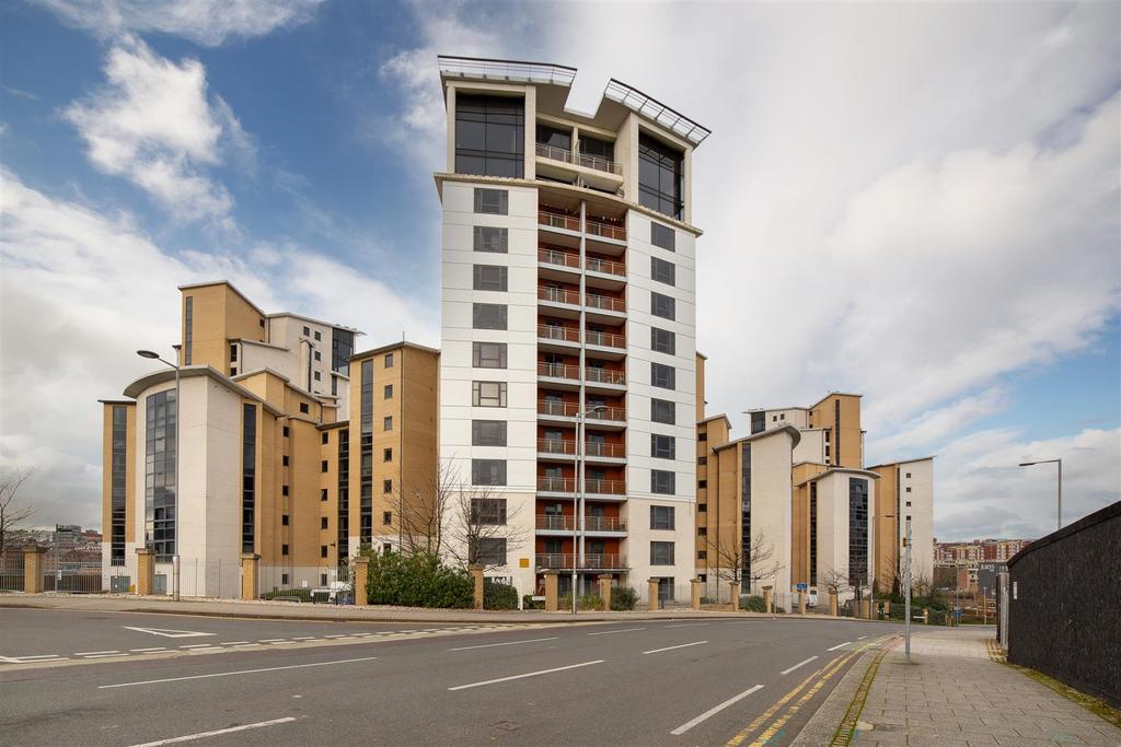 Baltic Quay, Mill Road, Gateshead 2 bed apartment £750 pcm (£173 pw)