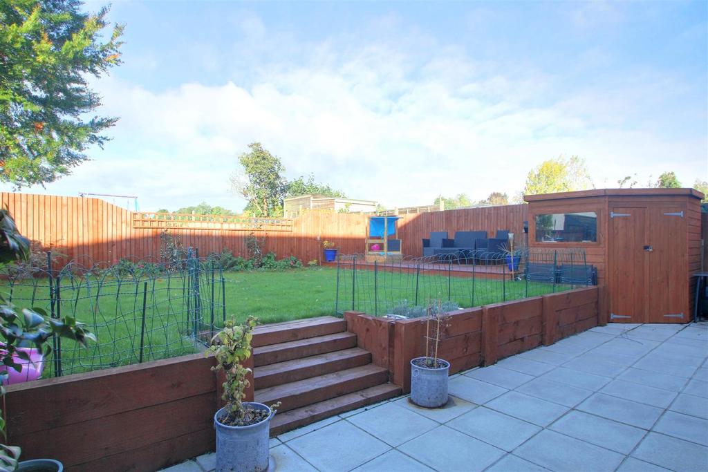 Rear garden 2.jpg