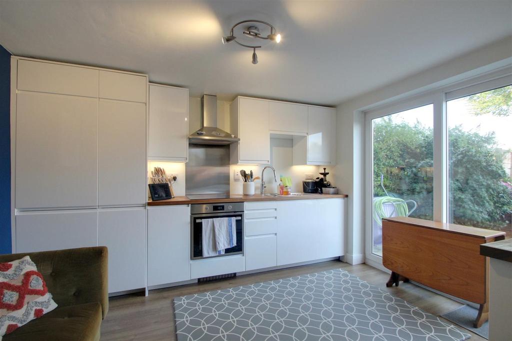 Kitchen 2.jpg