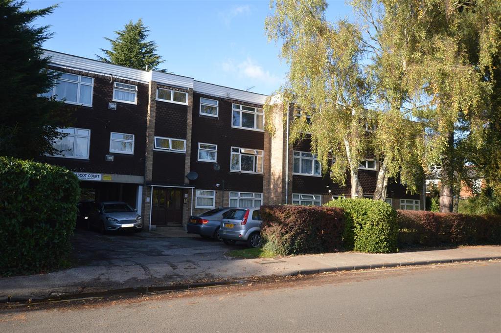 Ascot Court, Winton Drive, Croxley Green 2 bed flat £325,000