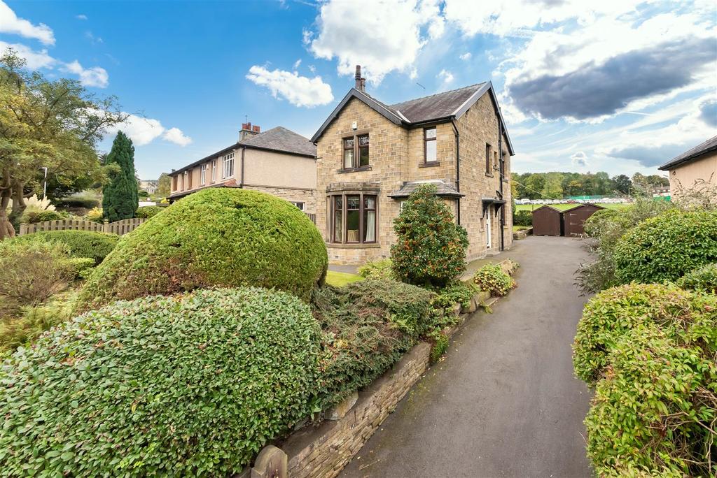 Springwood Road, Thongsbridge, Holmfirth 3 bed detached house £400,000