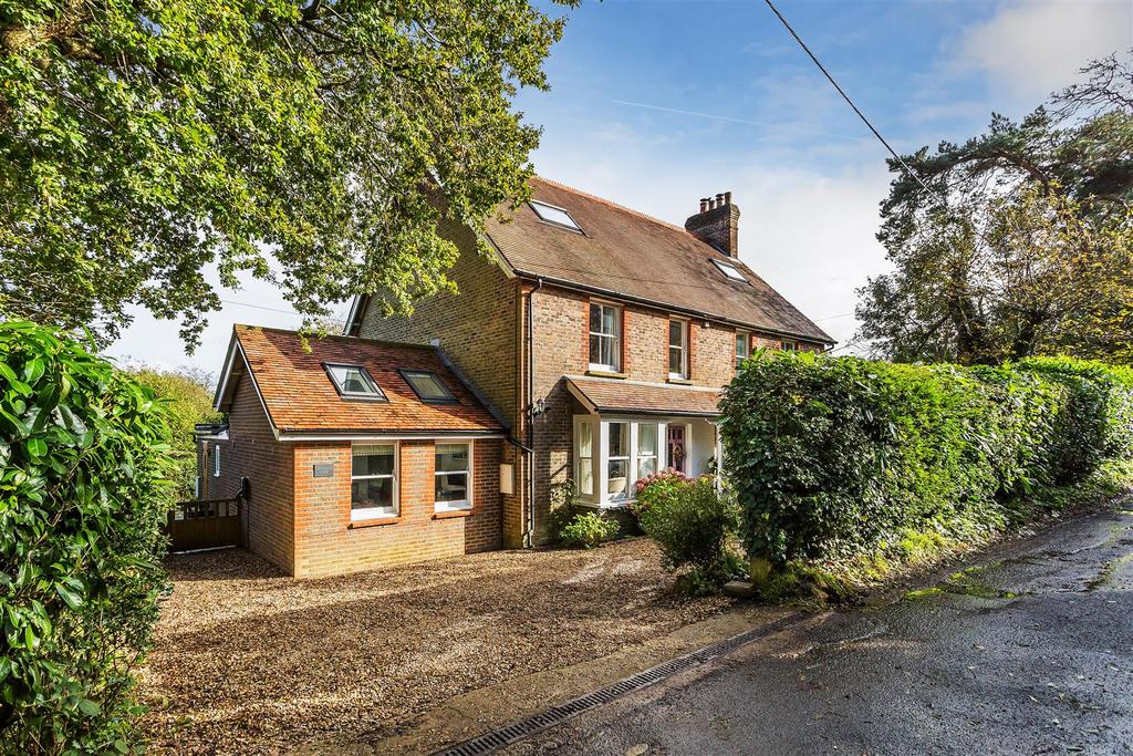 Westdown Lane, Burwash Common... 4 bed semidetached house £650,000