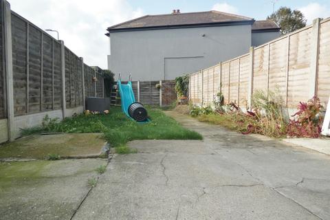 8 Dagenham Road, Romford, RM7 0BH