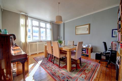 46 Halstead Road, Winchmore Hill, London, N21 3DS