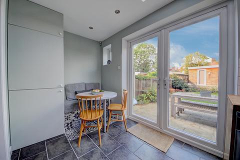 46 Halstead Road, Winchmore Hill, London, N21 3DS