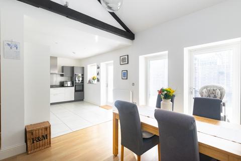 8 Shaw Lane, Leeds, LS6 4DU