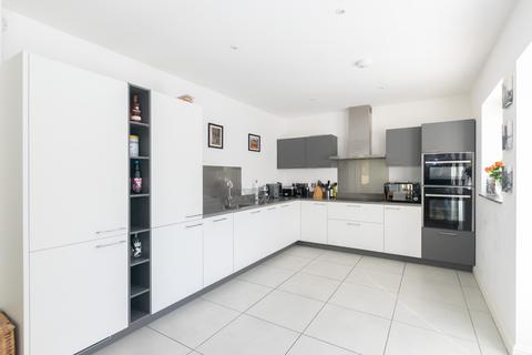 8 Shaw Lane, Leeds, LS6 4DU