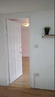 Office to rent - Spacious first floor 4 beauty rooms as a beauty place or tattoo shop to rent in Morden.