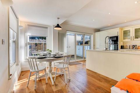 undefined, ‘Beautiful Garden flat retreat, close to the beach`