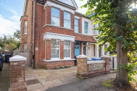 undefined, ‘Beautiful Garden flat retreat, close to the beach`