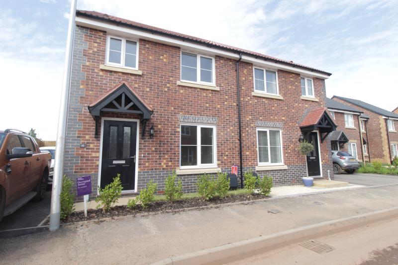 16 Burkitt Close, Off Preston Street, Shrewsbury, SY2 5WN 3 bed semidetached house £900 pcm