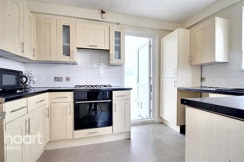 3 bedroom semi-detached house to rent, Melba Gardens, Tilbury