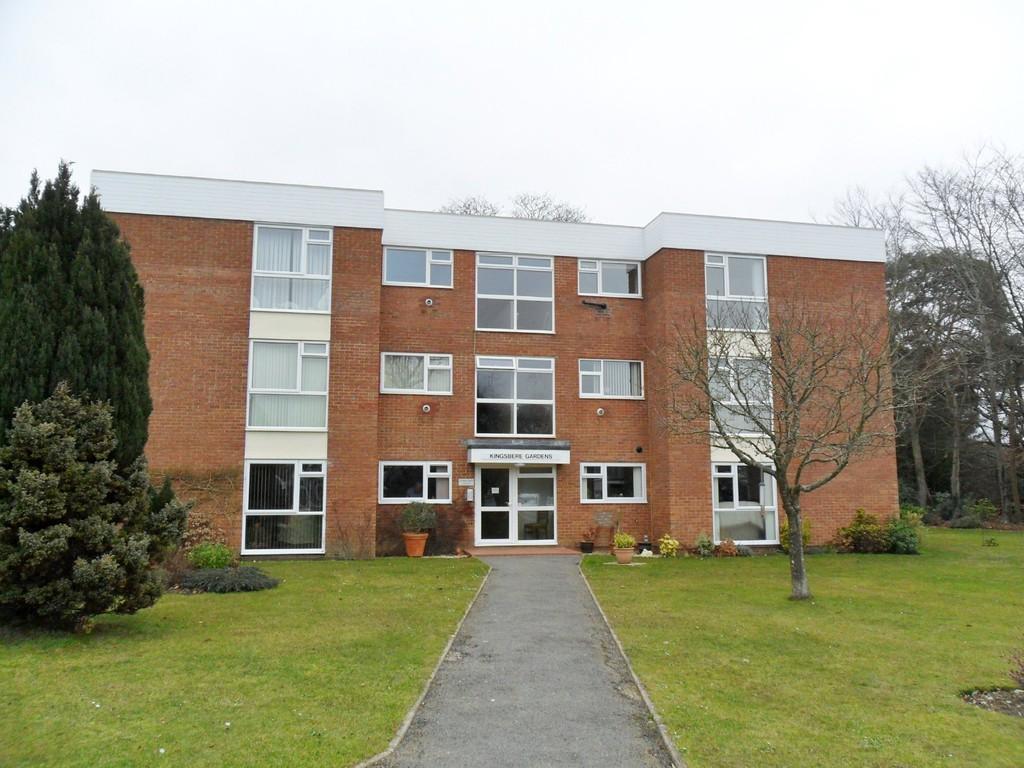 Haslemere Avenue, Highcliffe 2 bed apartment £895 pcm (£207 pw)