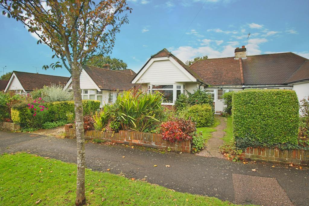 Mackie Avenue, Hassocks, West Sussex, BN6 8NH 2 bed semidetached