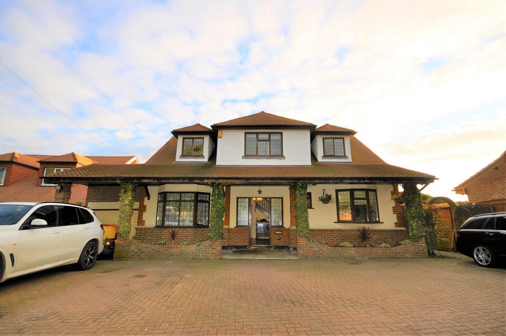 Lower Bedfords Road, Romford 5 bed detached house for sale £800,000