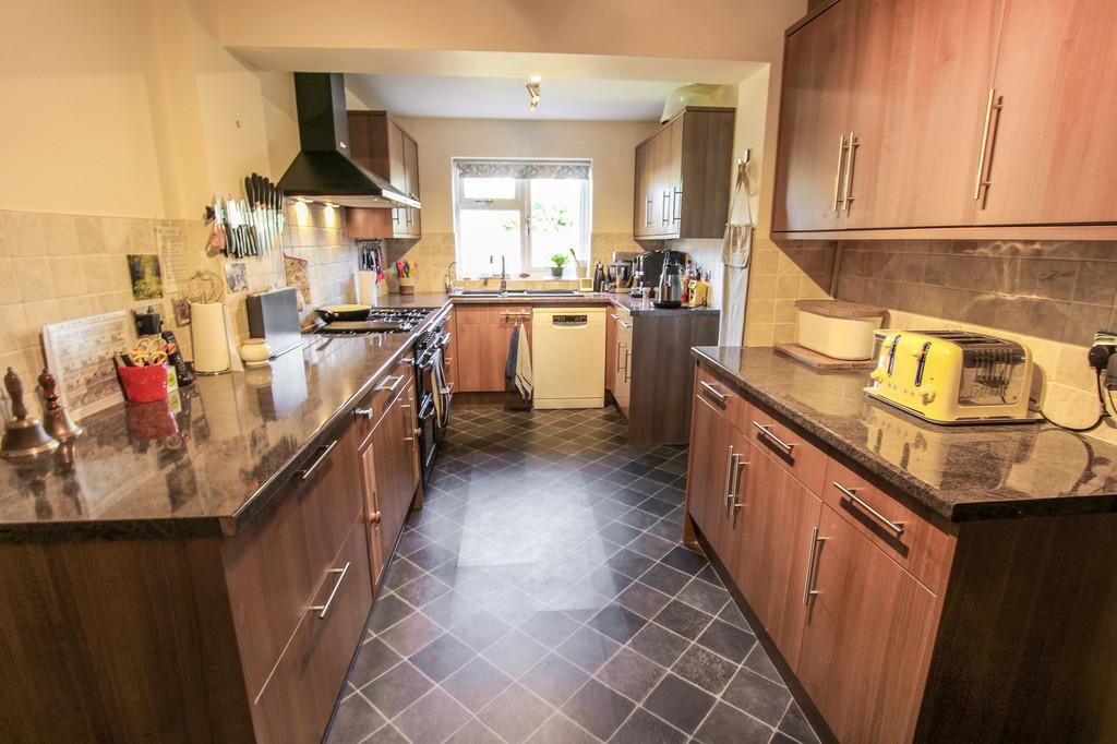 Walkers Lane North, Blackfield 4 bed detached house £385,000