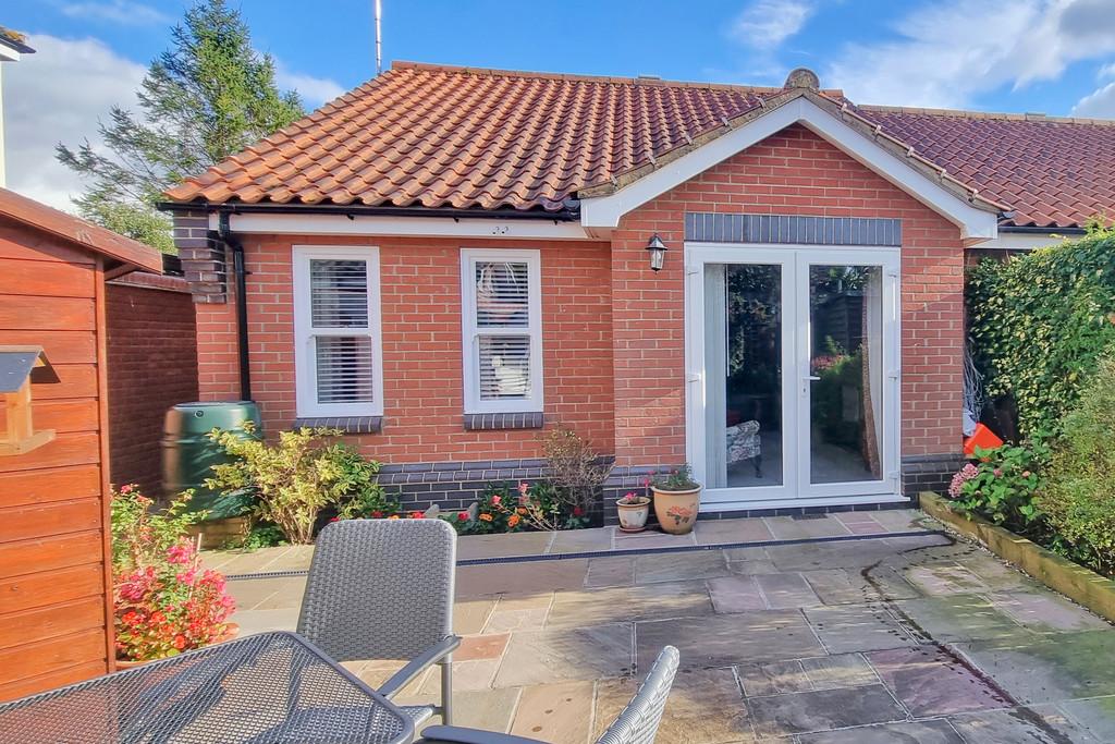 Cromer Road, North Walsham 2 bed semidetached bungalow £775 pcm (£