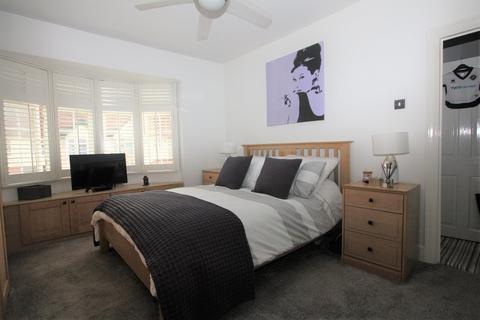 34 Caesars Walk, Mitcham, CR4 4LE