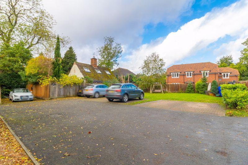 Hillbury Road, Warlingham 1 bed flat £200,000