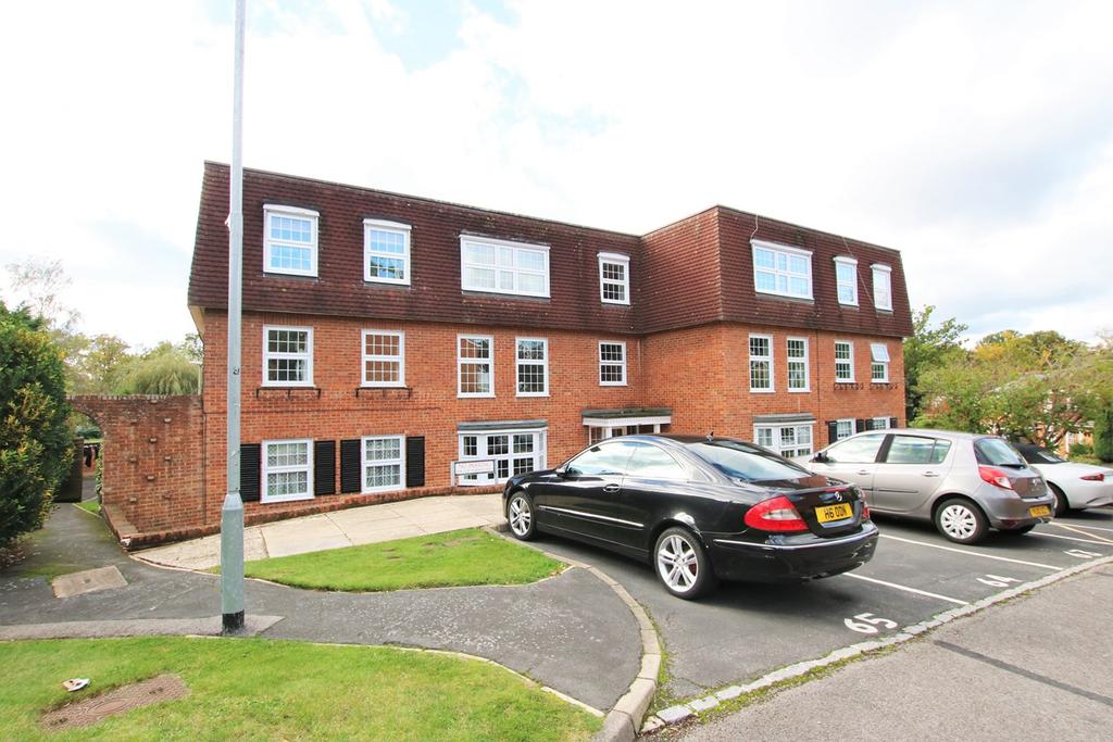 Milton Gardens Wokingham Rg40 2 Bed Flat £1 000 Pcm £231 Pw