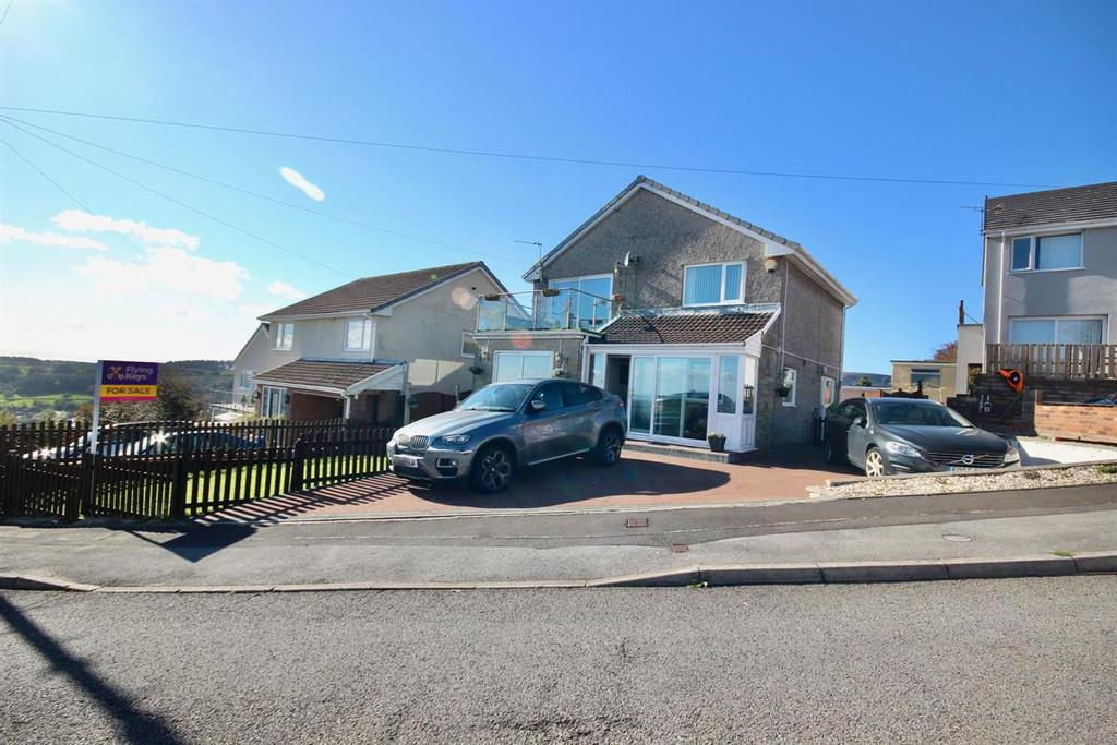 Cotswold Way, Risca, Newport 3 bed detached house £325,000
