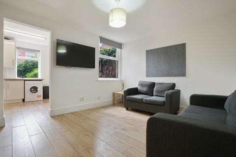 4 bedroom terraced house to rent, 10 Midland Street, City Centre