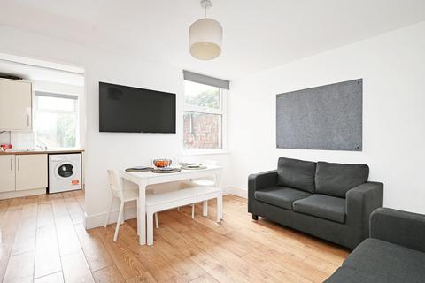 4 bedroom terraced house to rent, 10 Midland Street, City Centre