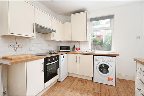 4 bedroom terraced house to rent, 10 Midland Street, City Centre