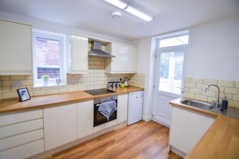 4 bedroom terraced house to rent, 9 Midland Street, City Centre