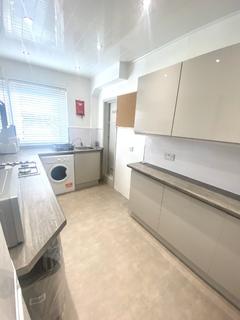 3 bedroom flat to rent - Langton Crescent, Pollok, Glasgow, G53