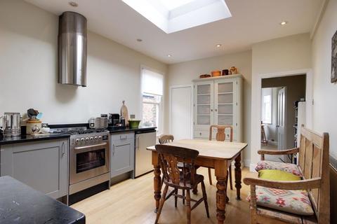 112b Marlborough Road, London, N22 8NN