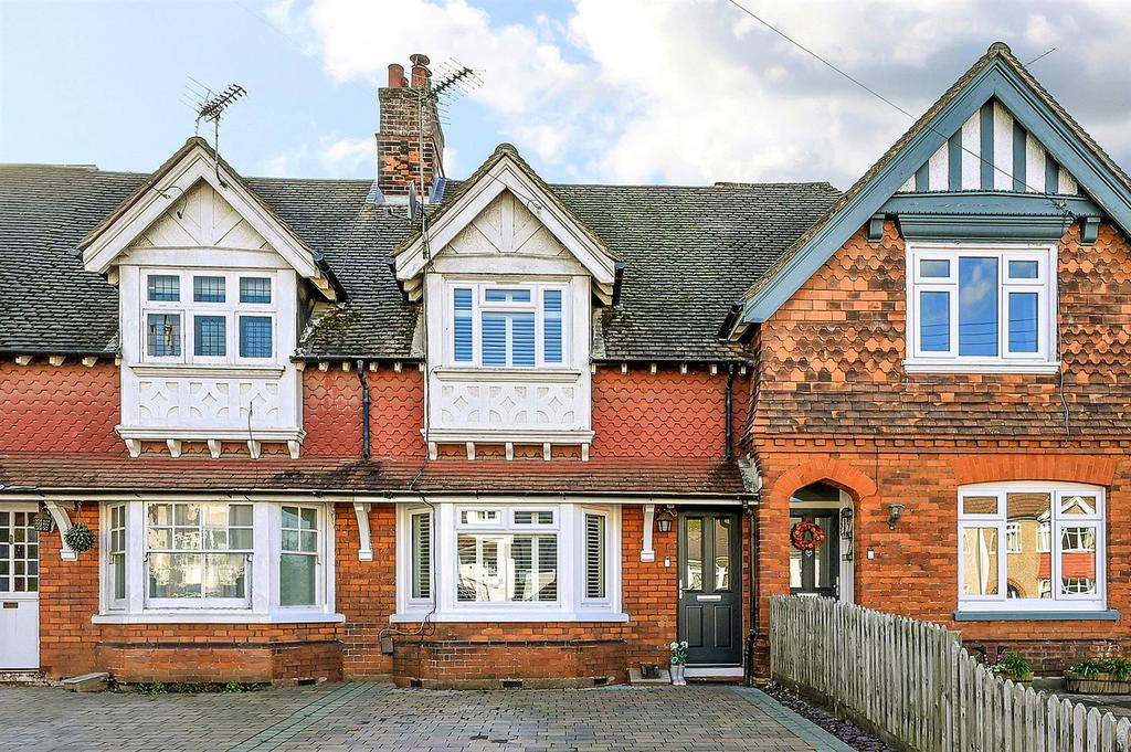 Ashurst Road, Tadworth 3 bed terraced house £530,000