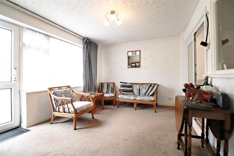 65 Wessex Drive, Erith, DA8 3AE