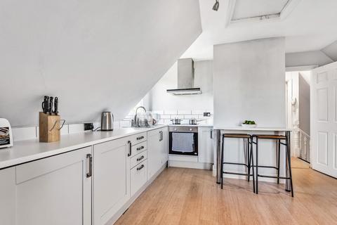 Flat 4, 46 Effingham Road, Long Ditton, Surbiton, KT6 5LB