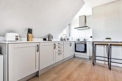 Flat 4, 46 Effingham Road, Long Ditton, Surbiton, KT6 5LB
