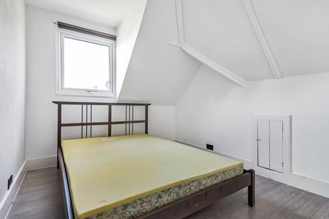 Flat 4, 46 Effingham Road, Long Ditton, Surbiton, KT6 5LB