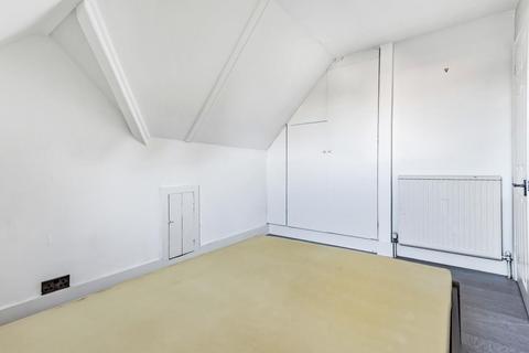 Flat 4, 46 Effingham Road, Long Ditton, Surbiton, KT6 5LB