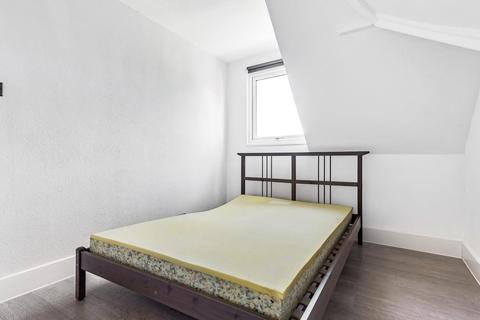 Flat 4, 46 Effingham Road, Long Ditton, Surbiton, KT6 5LB