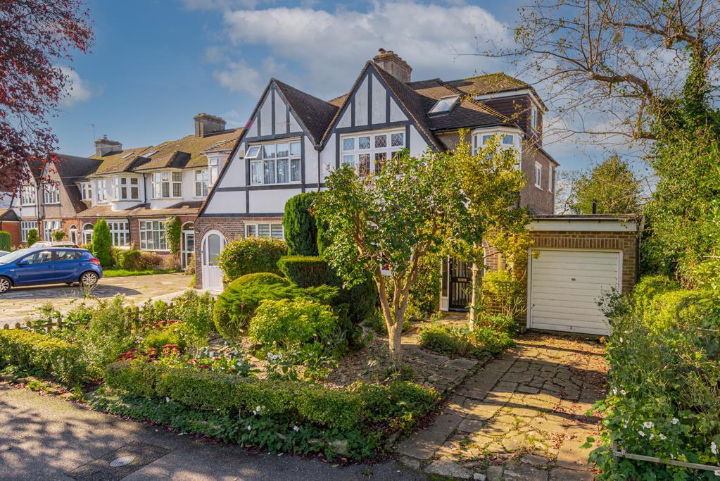 Tattenham Grove, Epsom 4 bed semidetached house £665,000